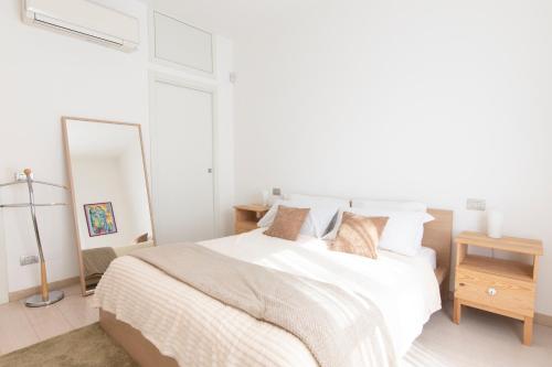 Luxury Apartment Bramante 7 — 4-Star Luxury Hotel in Milan, Italy