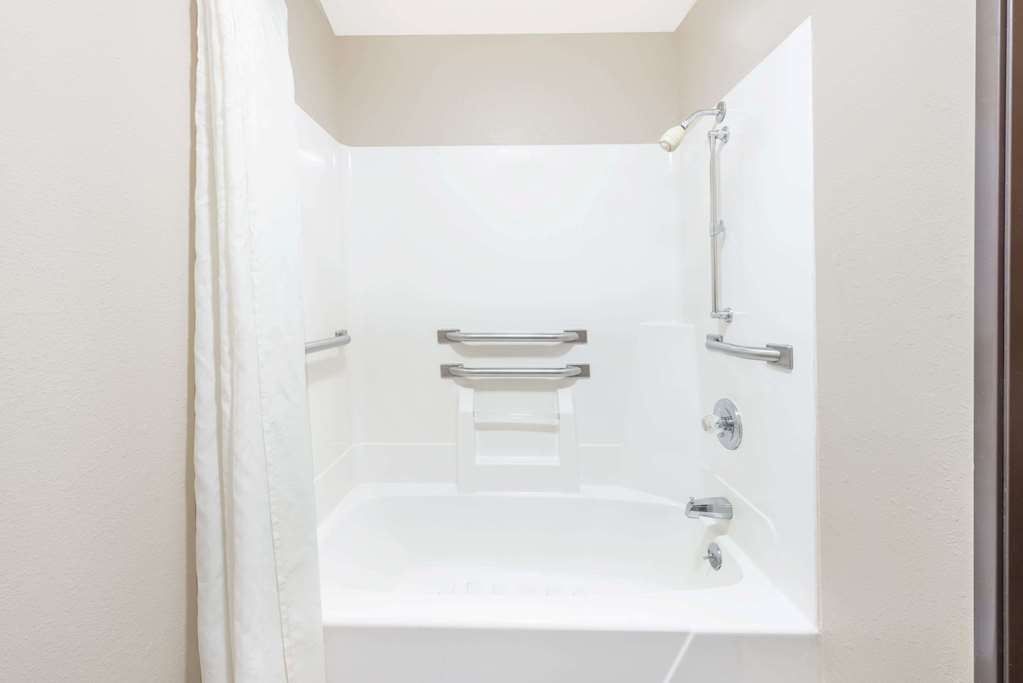 Super 8 by Wyndham Paris IL - photo 10