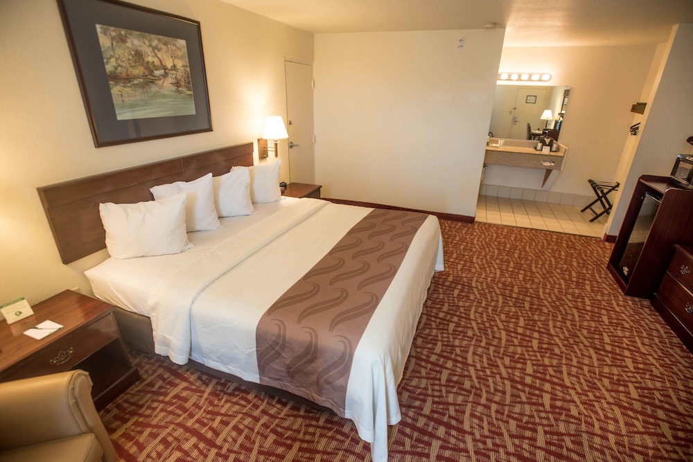 Quality Inn At Town Center - photo 3