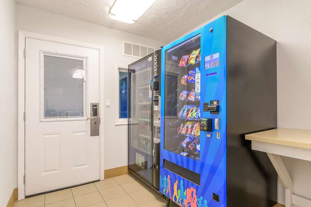 Motel 6 Hayward CA Silicon Valley Gateway - photo 21