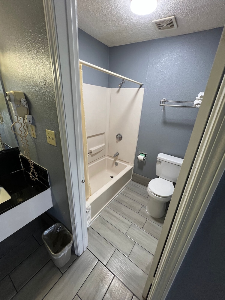 Executive Inn and Suites Jackson - photo 16