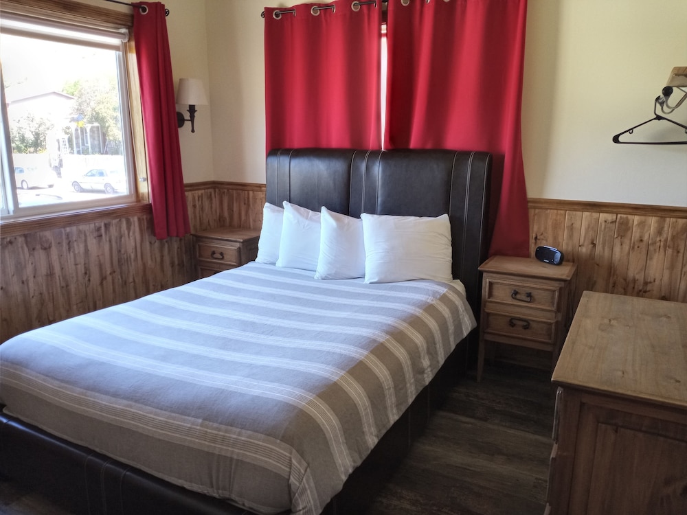 Yellowstone Riverside Cottages - photo 31