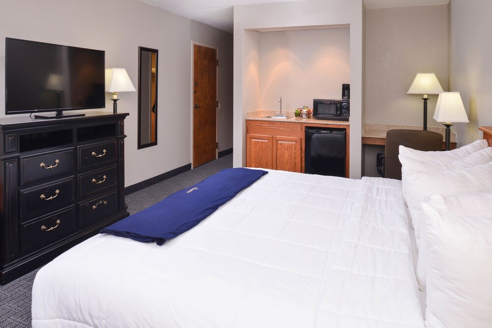 New Victorian Inn & Suites - photo 11