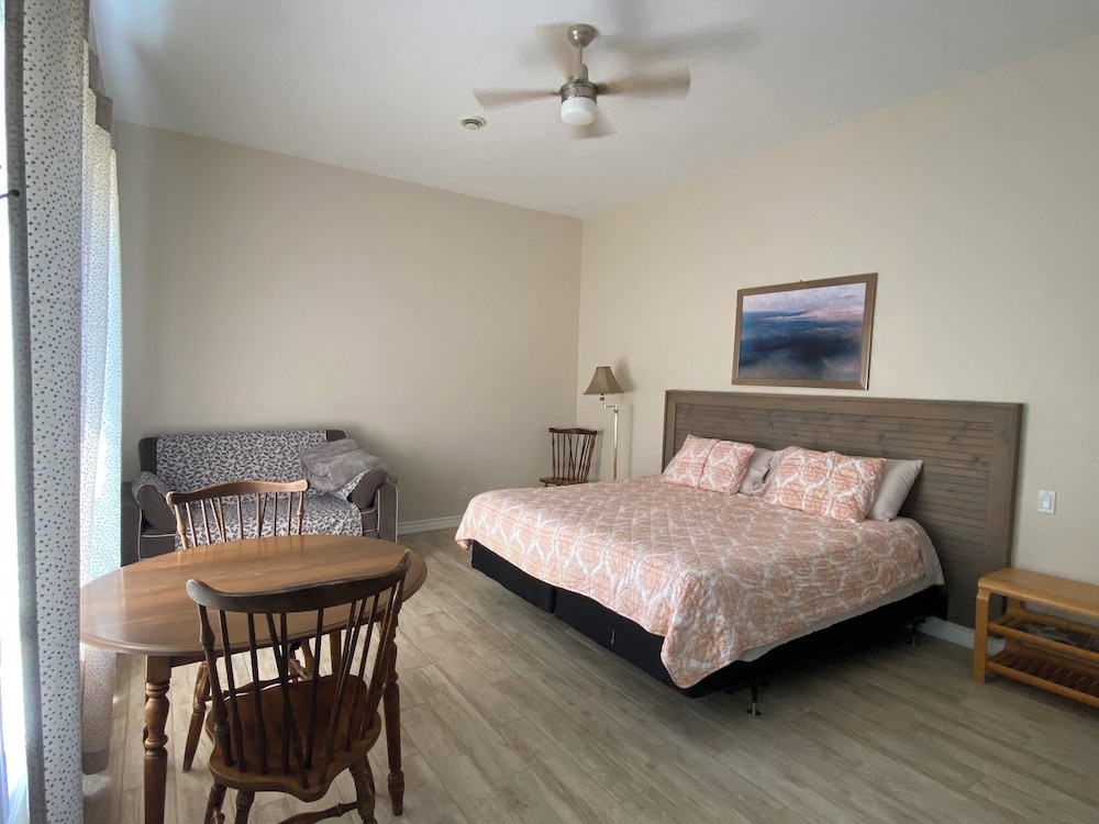 Sunnyside Resort in North Bay, Canada