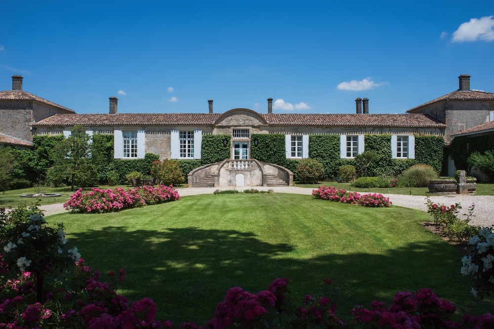 Les Chambres d'Arche Château d'Arche Grand Cru Classé de Sauternes — 4-Star Luxury Hotel in Bordeaux, France