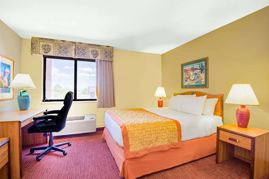 Hawthorn Suites by Wyndham Albuquerque - photo 5