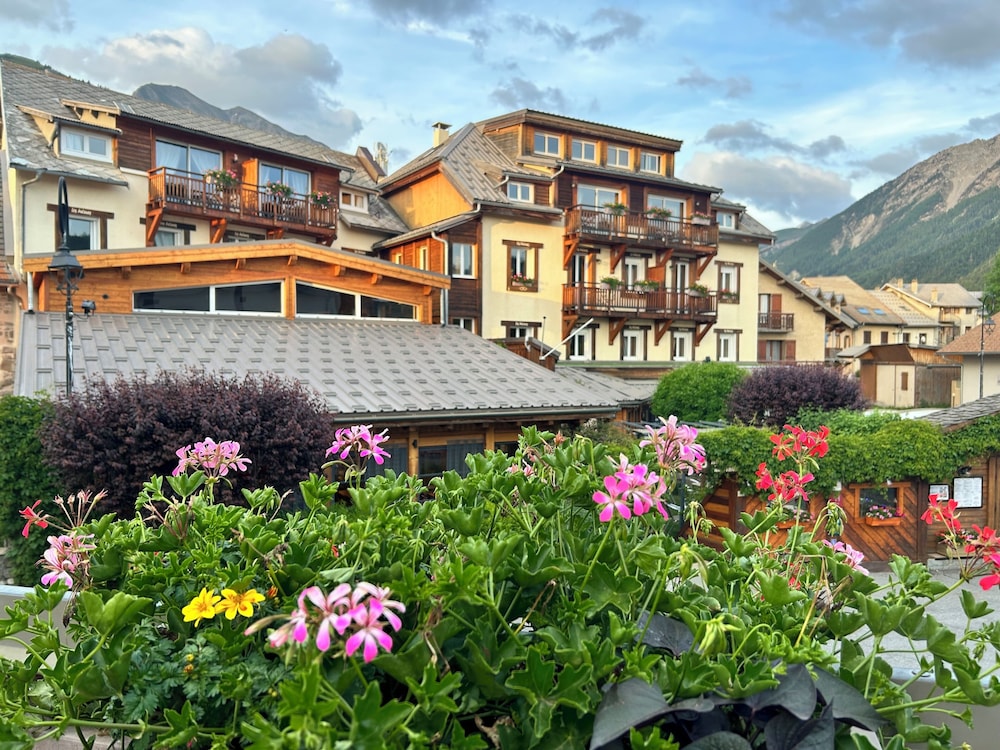 Logis Hôtel Les Autanes & Spa in Gap, France