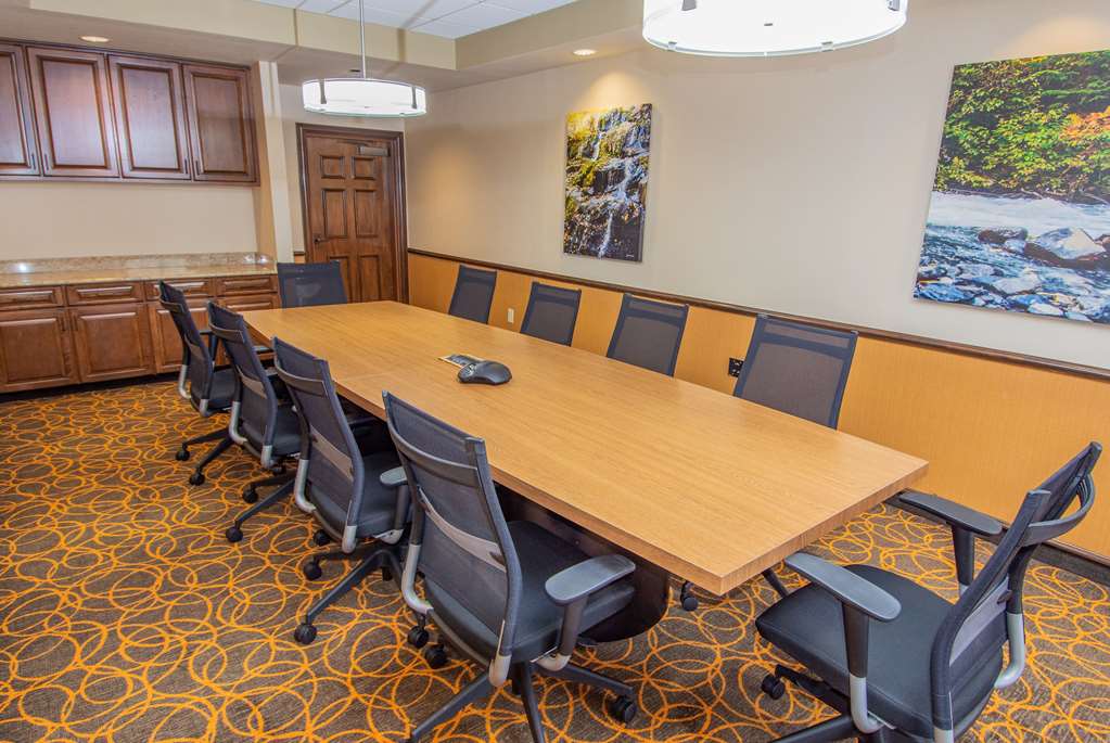 La Quinta Inn & Suites by Wyndham Bentonville - photo 31