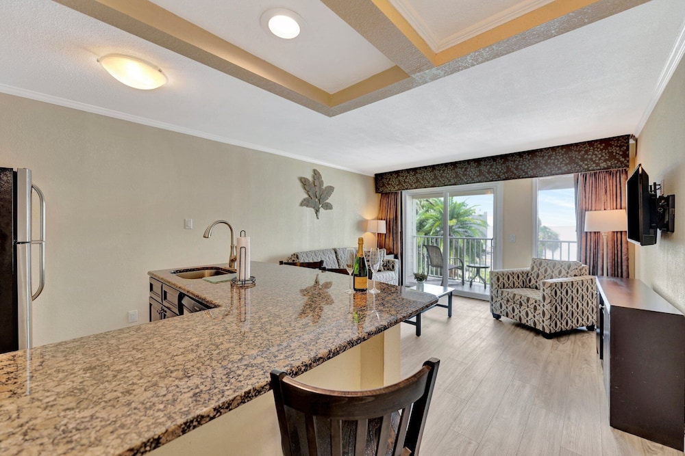 Seaside Luxury Oasis with balcony - photo 33