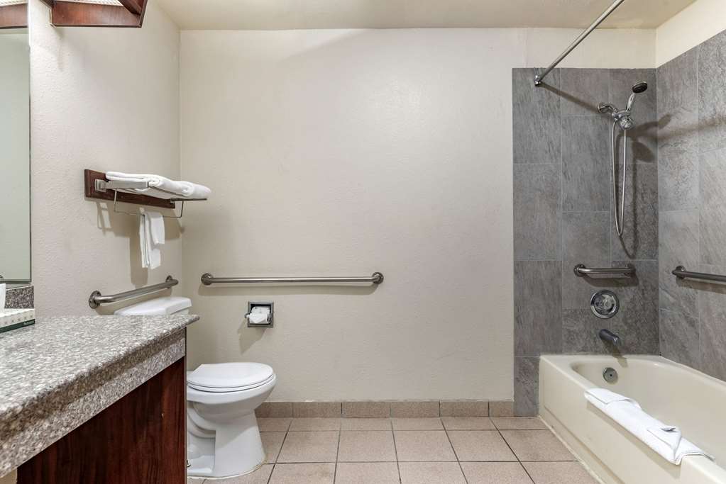 Econo Lodge Portland Airport - photo 14