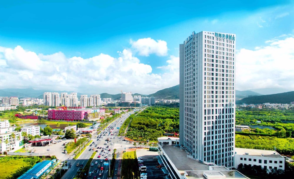 Paxton Vacances Hotels & Resorts Sanya — 4-Star Luxury Hotel in Sanya, People's Republic of China