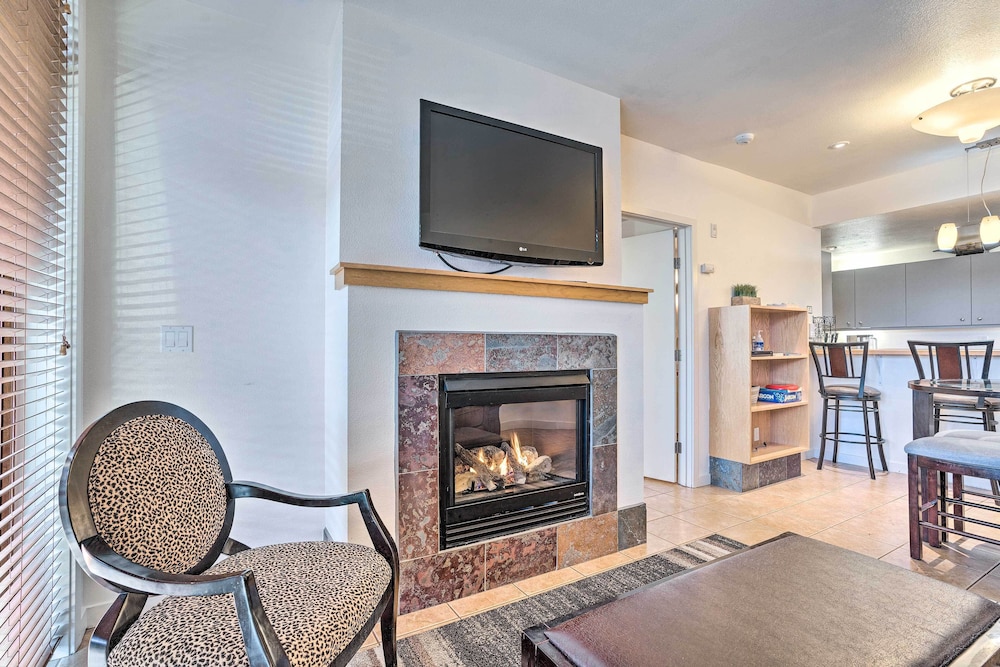 Steps to Lake Chelan Condo with Resort Amenities - photo 4