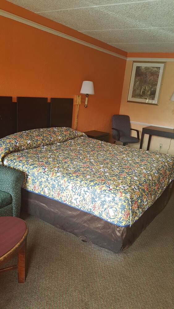 Howard Johnson by Wyndham Atlanta College Park - photo 14