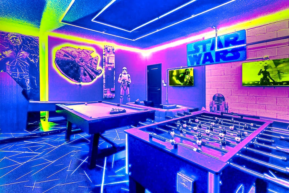Upstay Theme Rooms Pool Spa Theatre Arcade - photo 14