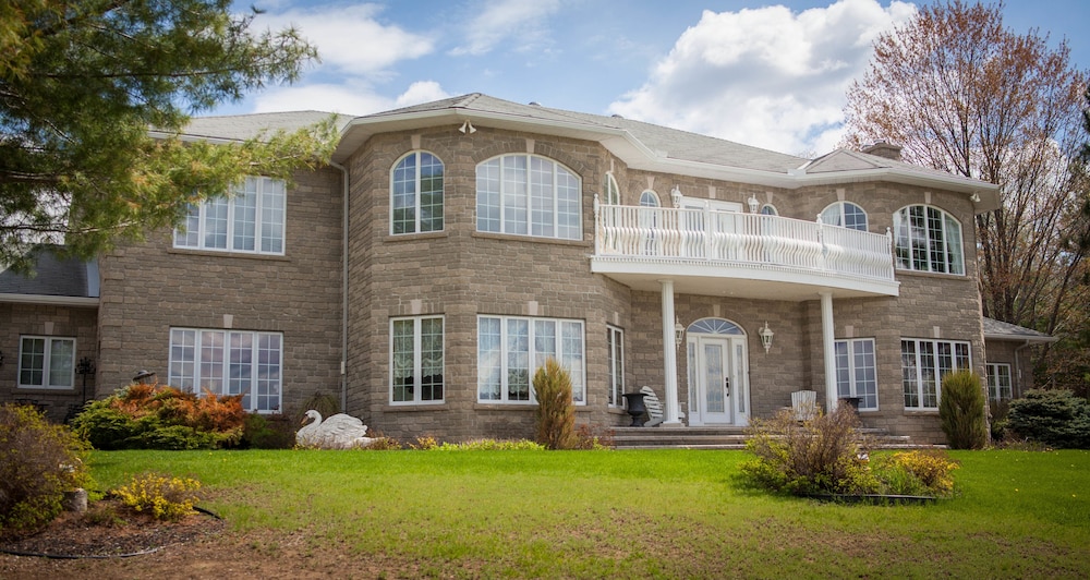 Greystone on Golden Lake in Pembroke, Canada