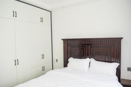 Comfort Three Bedroom Apartment With Servant Quarter Gym Children Play Area Rooftop Football Pitch Coffee House Restaurants Garden And Amazing Scenic Views In Kileleshwa