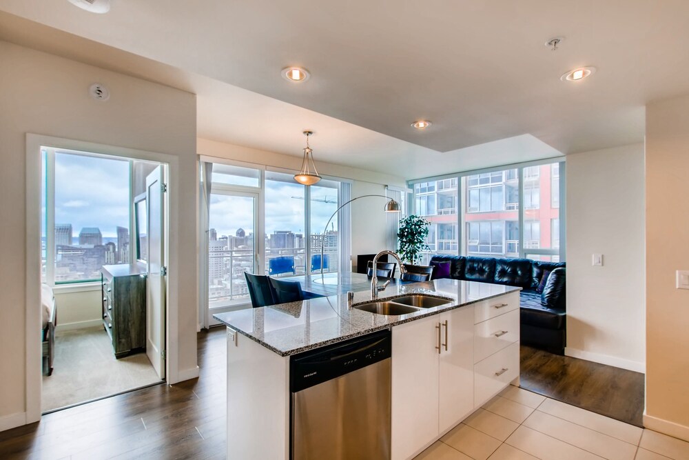 Executive Suite 2BR2BA Convention Center — 4-Star Luxury Hotel in San Diego, United States