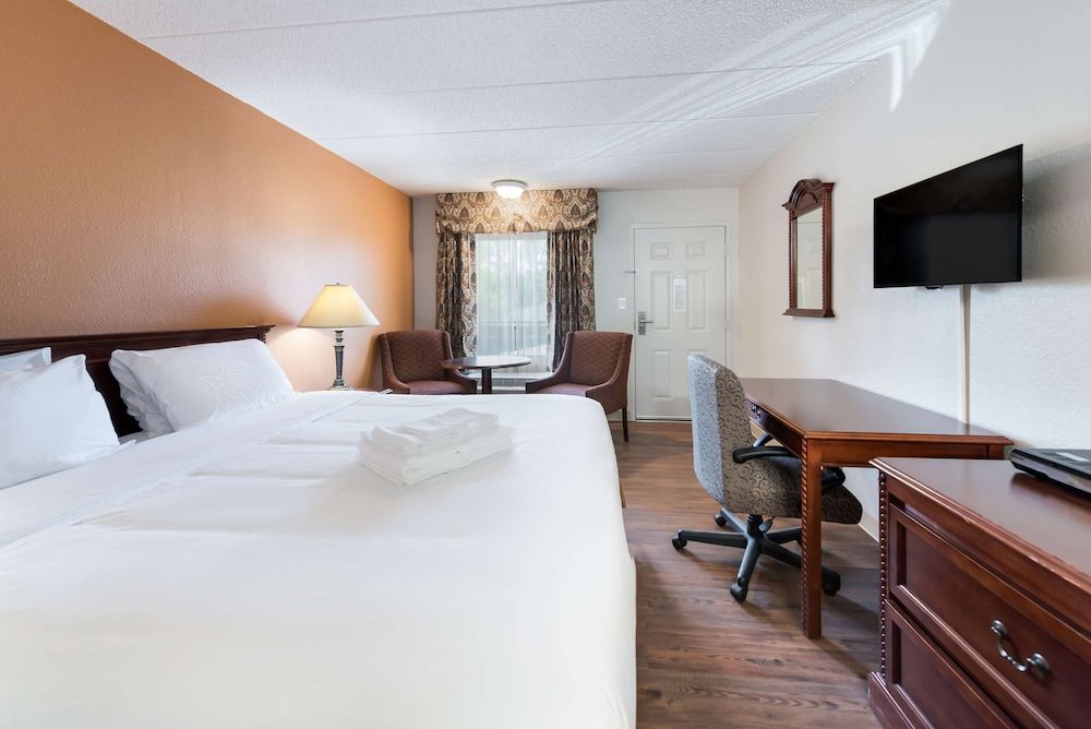 Americas Best Value Inn Columbus - photo 10