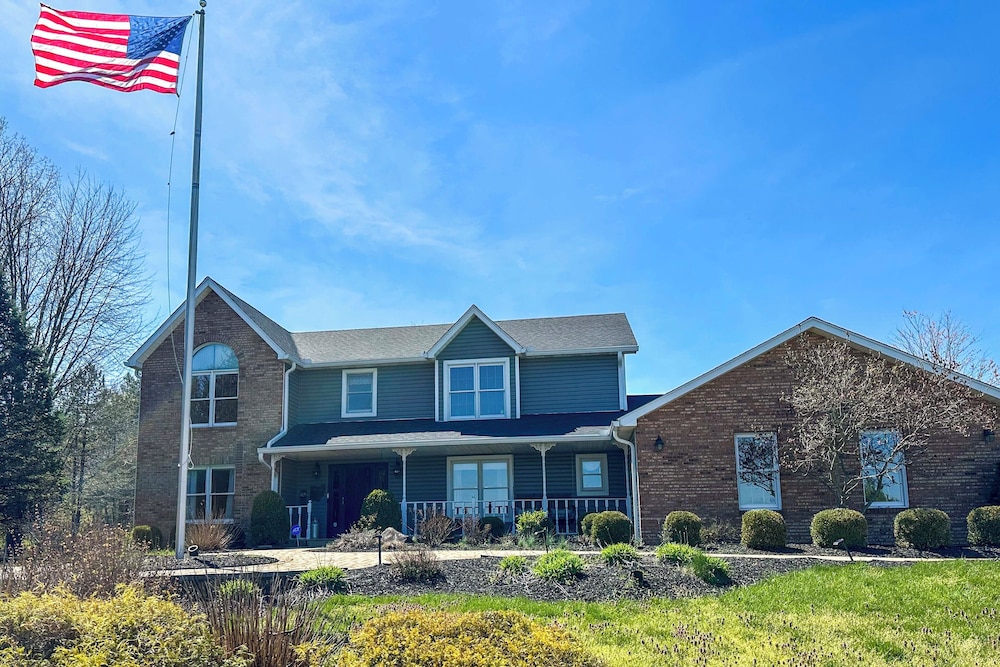 Family Retreat in Beavercreek Area w Large Yard in Dayton, United States