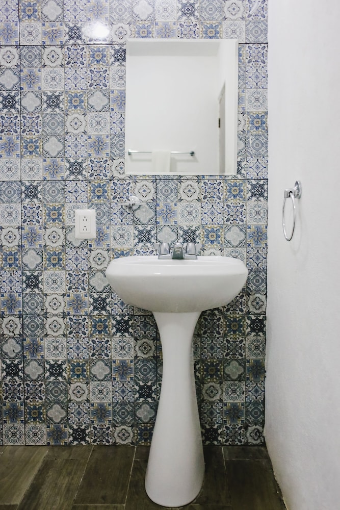 Bathroom sink