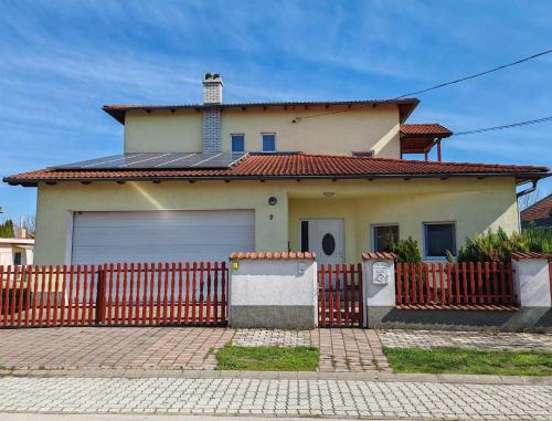 Sunny City House Dunaújváros — 4-Star Luxury Hotel in Dunaujvaros, Hungary