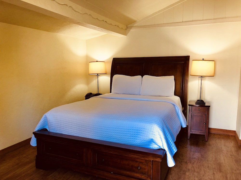 Carmel Resort Inn - photo 12