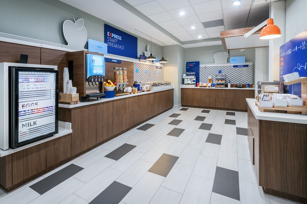 Holiday Inn Express & Suites Sugar Land SE Missouri City by IHG - photo 18