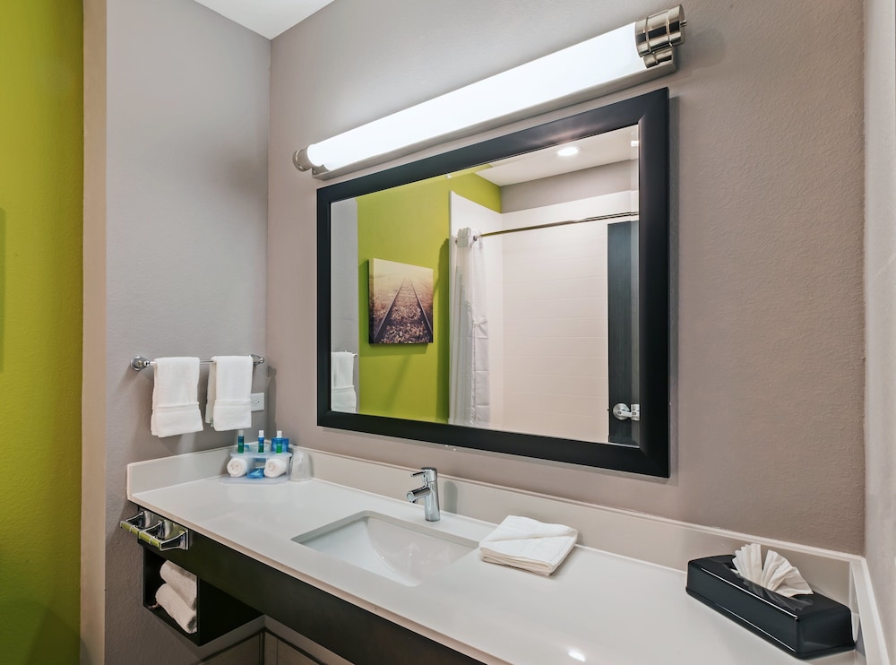 Holiday Inn Express & Suites Perryton by IHG - photo 8