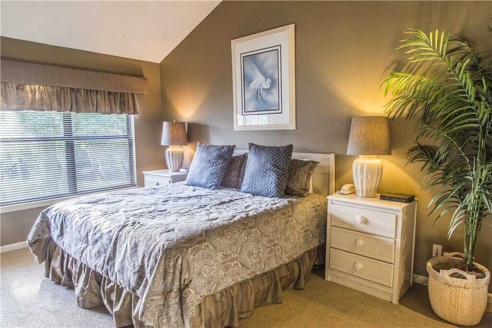 Updated Baths w Tile Showers King 2 Twins sleeps 4 Bikes & Beach Gear included - photo 16