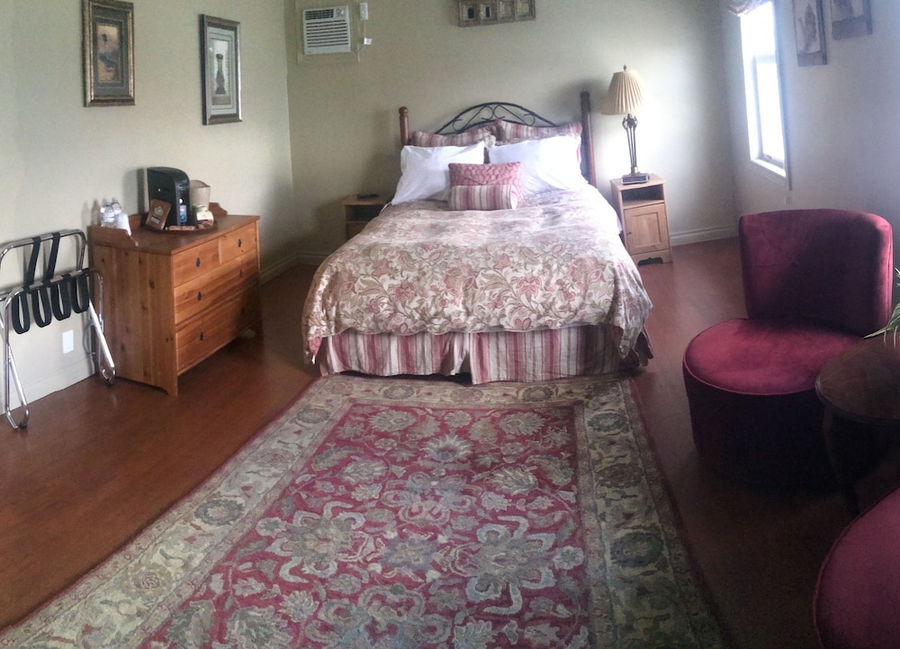 Dominion Hotel in Huntsville, Canada