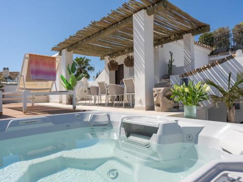 Castiglione luxury beachfront duplex penthouse — 4-Star Luxury Hotel in Marbella, Spain