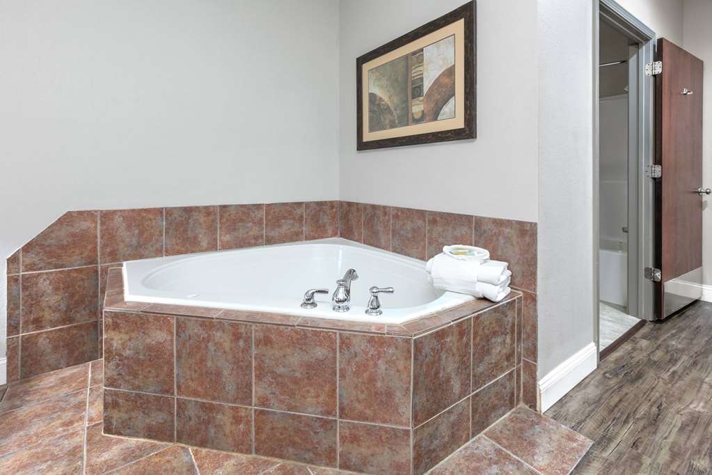 Days Inn & Suites by Wyndham Cabot - photo 22