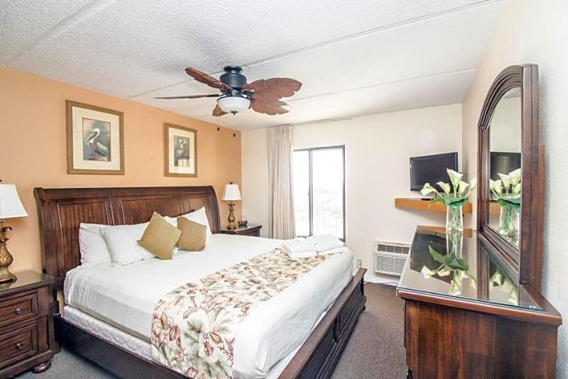 Beacher's Lodge Oceanfront Suites - photo 40
