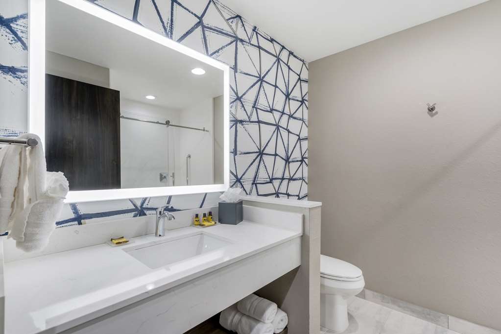 Best Western Plus Winter Haven Inn Suites - photo 42