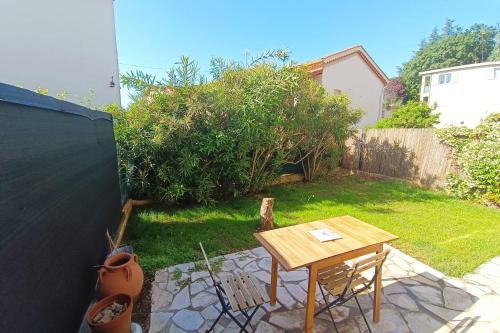Refurbished apartment with terrace and garden — 4-Star Luxury Hotel in Nice, France