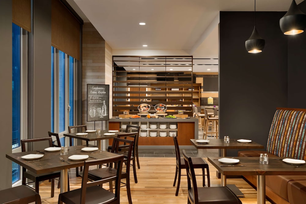 Embassy Suites by Hilton New York Manhattan Times Square - photo 4