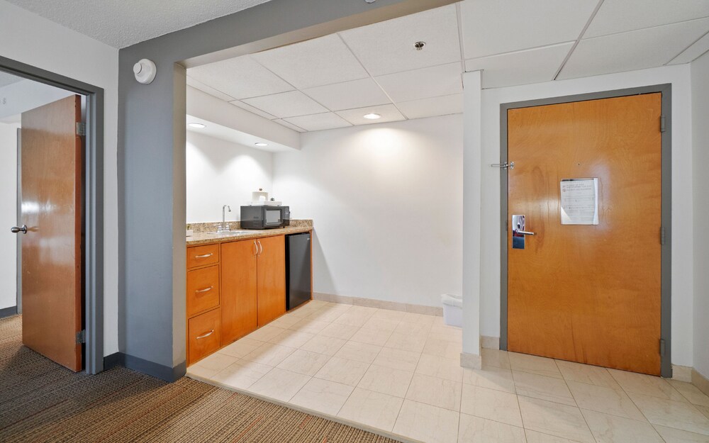 Four Points by Sheraton Charlotte - photo 23