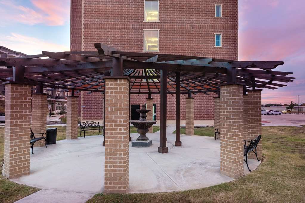 La Quinta Inn & Suites by Wyndham Dallas Frisco Stadium - photo 15