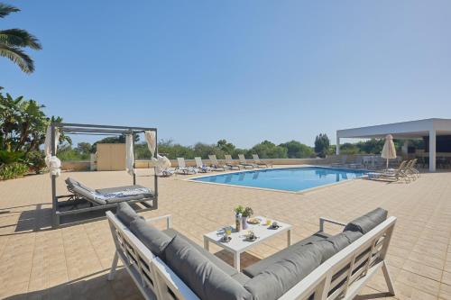 Protaras Holiday Villa Pa7 Private 7 Bedroom villa — 4-Star Luxury Hotel in Protaras, Cyprus
