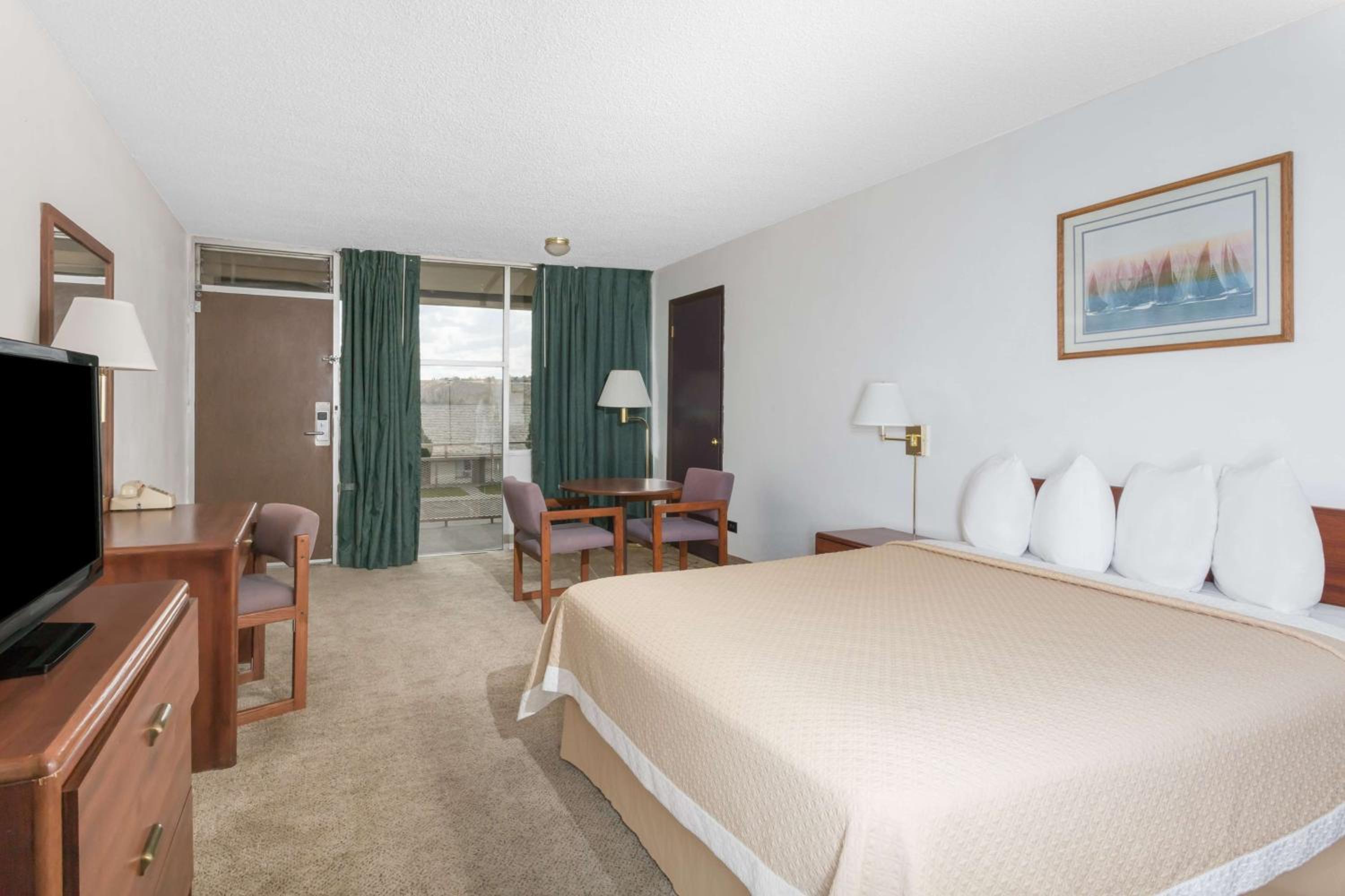 Baymont by Wyndham Rock Springs - photo 4