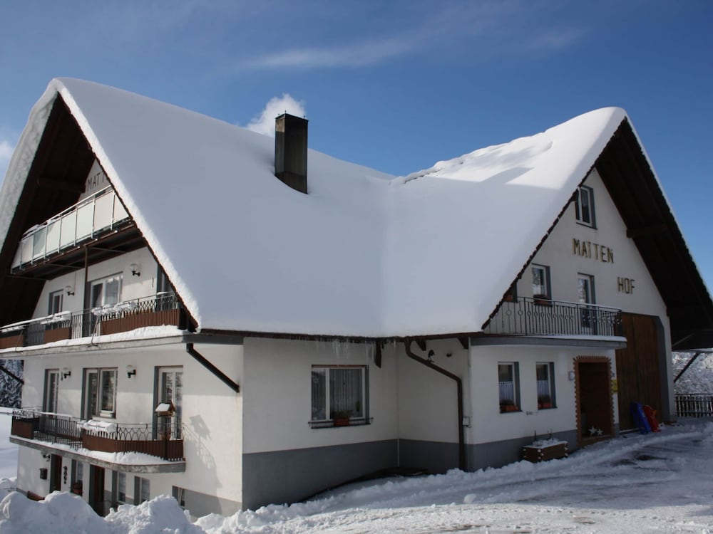Spacious Apartment in Wehrhalden near Cross Country Skiing — 4-Star Luxury Hotel in Herrischried, Germany