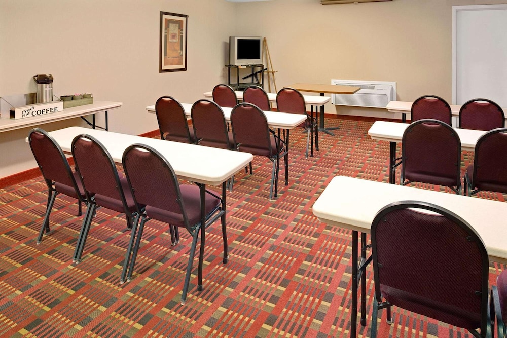 Ramada by Wyndham Spokane Valley - photo 25
