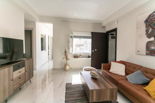 Zesto spitiko — 4-Star Luxury Hotel in Piraeus, Greece