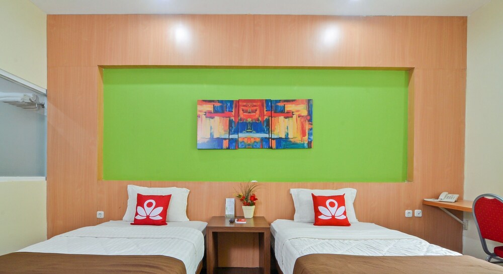 ZEN Rooms Safwah Bintaro Syariah in South Tangerang, Indonesia