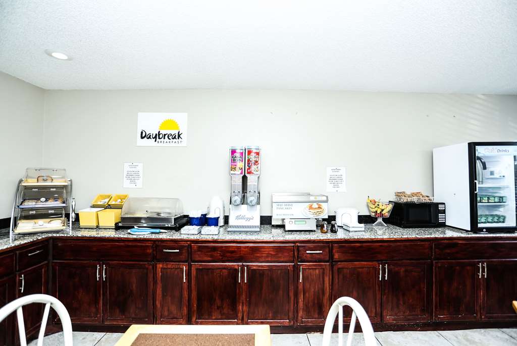 Super 8 by Wyndham Villa Rica - photo 36