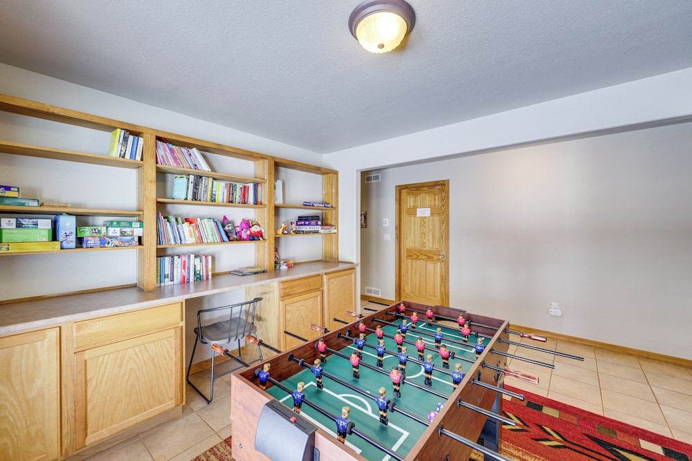 Angel Fire Townhome w Hot Tub: 2 Mi to Ski Resort - photo 11