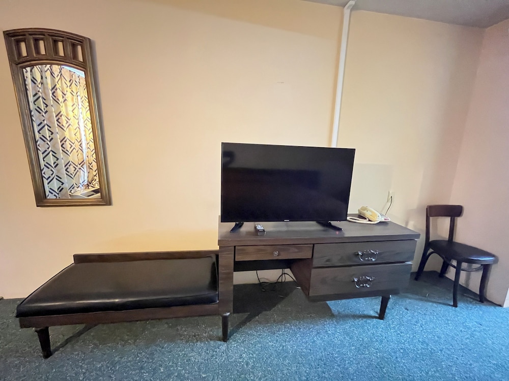 Mountain Empire Motel - photo 8