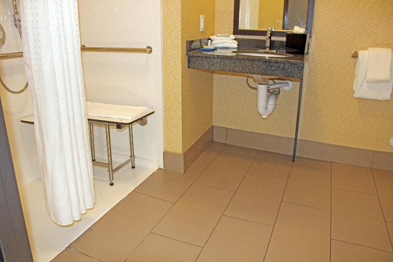Holiday Inn Express & Suites Bakersfield Airport by IHG - photo 31