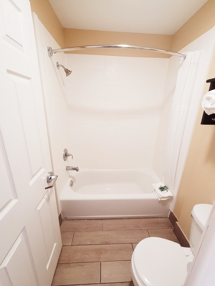 Captain's Quarters Inn - photo 21