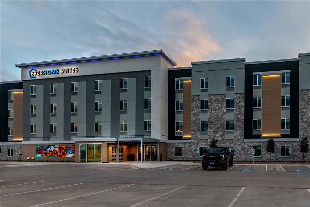 Everhome Suites Bastrop - photo 6